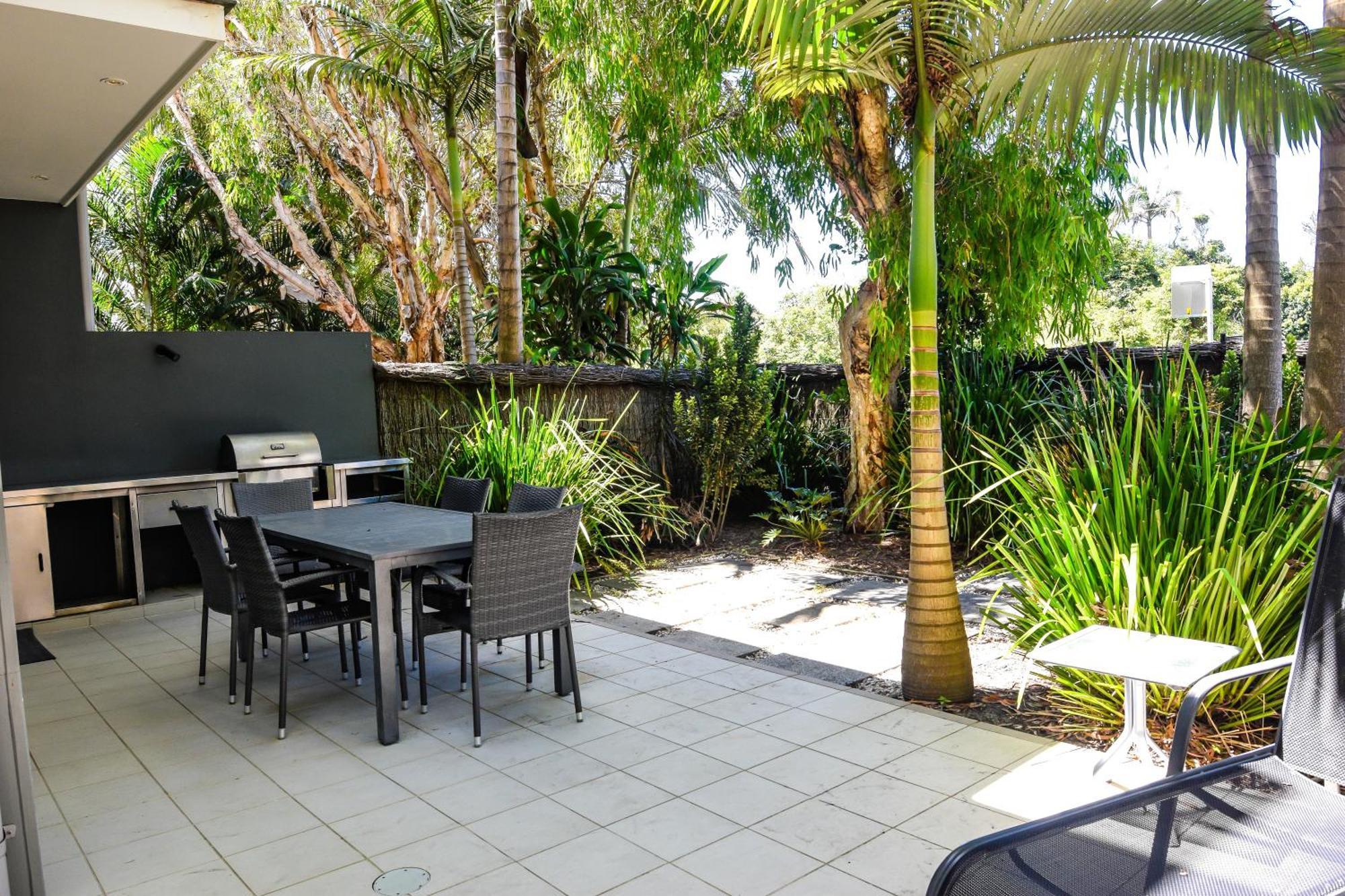 Hotel East On Byron à Byron Bay Extérieur photo