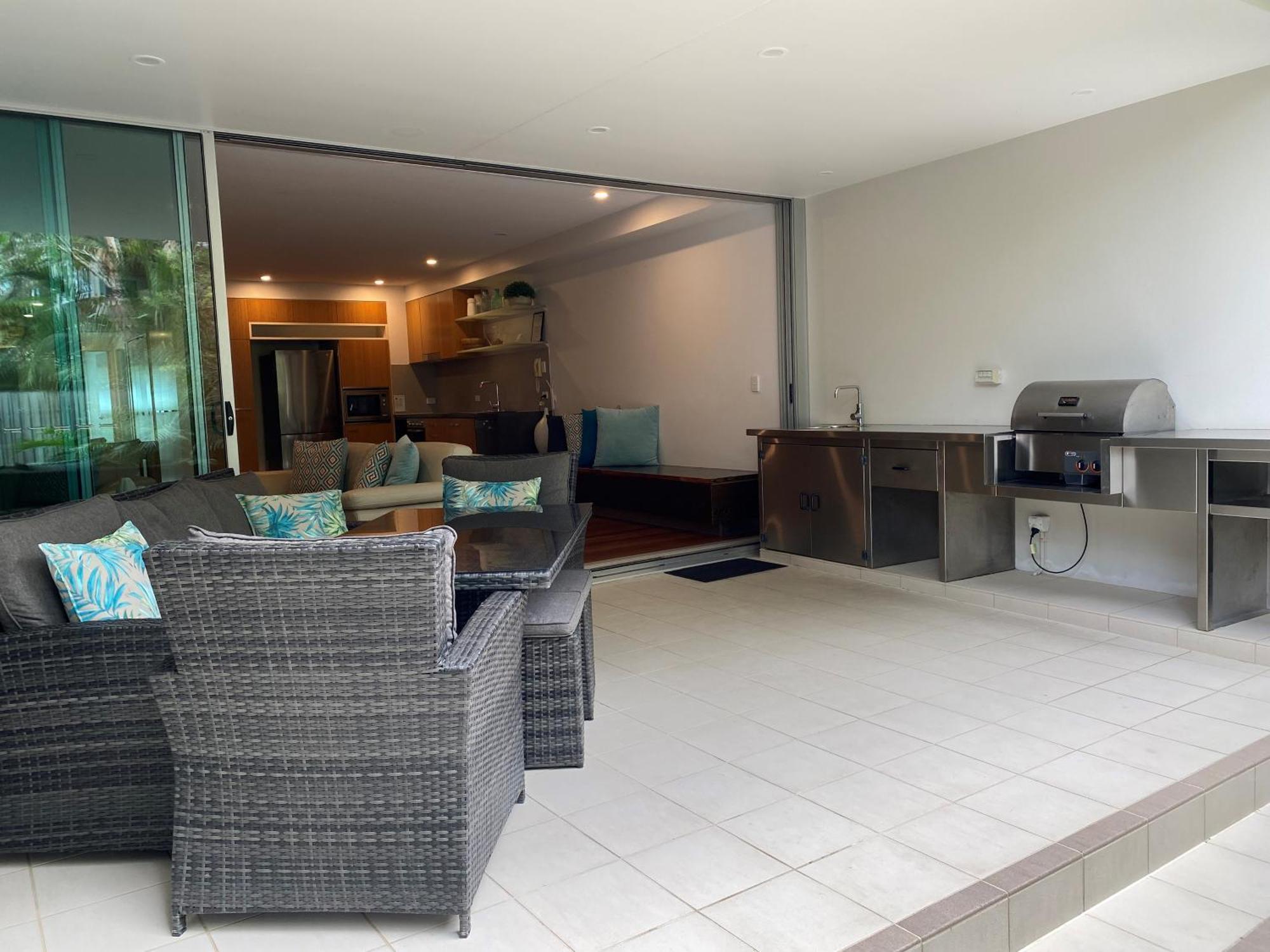 Hotel East On Byron à Byron Bay Extérieur photo